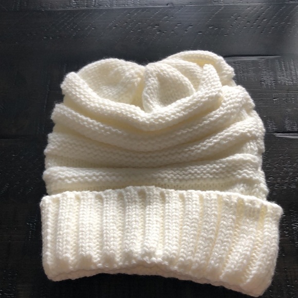 NEW C.C Slouchy Cable Knit Beanie Bundle Gray White One Size Fits Most Acrylic - Picture 3 of 12